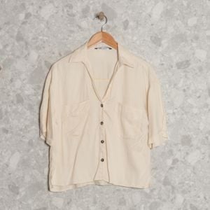 camisa creme zara 150819931?action_source=76891&ref=home_home&rsp=1&rspix=1