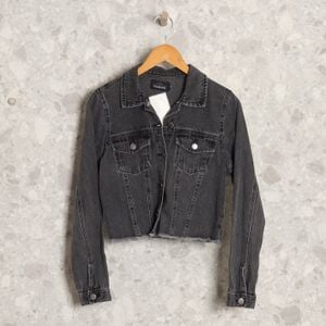 jaqueta jeans cinza fourone 150043657?action_source=76037&ref=home_home&rsp=1&rspix=1