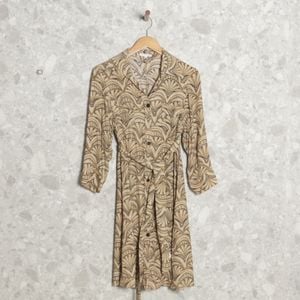 vestido bege abstrato le lis blanc 150417071?action_source=76037&ref=home_home&rsp=1&rspix=1