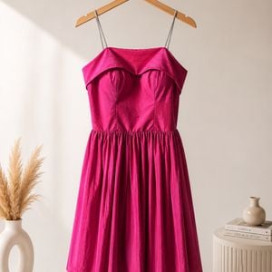 vestido pink tomara que caia com alca de strass 147608727?action_source=74549&ref=home_home&rsp=1&rspix=1