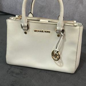 bolsa mk off white 136228272?action_source=67884&ref=home_home&rsp=1&rspix=1