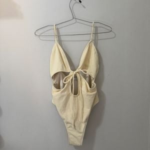 body maio off white loja 3 134319617?action_source=68477&ref=home_home&rsp=1&rspix=1