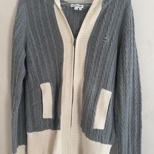 trico lacoste com capuz cinza m 146655422?action_source=31319&ref=home_home&rsp=1&rspix=1