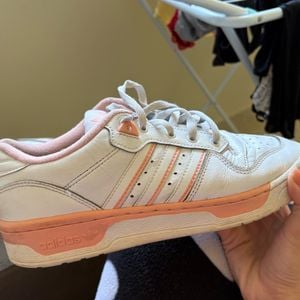 tenis adidas branco e rosa 141892726?action_source=75208&ref=home_home&rsp=1&rspix=1