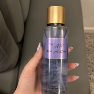 body splash victoria s secret midnight bloom 152736875?action_source=76403&ref=home_home&rsp=1&rspix=1
