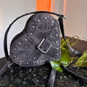 bolsa jeans coracao preta 139720875?action_source=69599&ref=home_home&rsp=1&rspix=1
