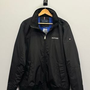 jaqueta tommy hilfiger preta g 150372194?action_source=76035&ref=home_home&rsp=1&rspix=1