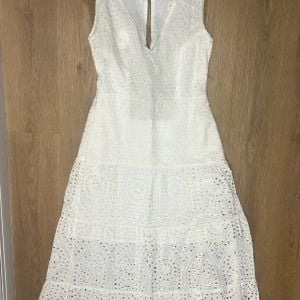 vestido longo amissima branco laise 141554658?action_source=31319&ref=home_home&rsp=1&rspix=1