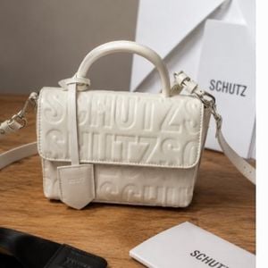bolsa schutz off white logo embossed 144636308?action_source=67222&ref=home_home&rsp=1&rspix=1