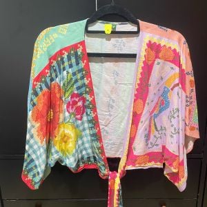 blusa de amarracao farm estampada 150963323?action_source=75868&ref=home_home&rsp=1&rspix=1