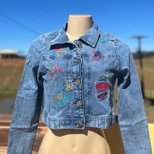 jaqueta jeans azul com detalhes tamanho m peca nova 146253355?action_source=31319&ref=home_home&rsp=1&rspix=1