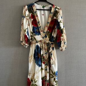 vestido farm transpasse estampado g 152499757?action_source=76858&ref=home_home&rsp=1&rspix=1