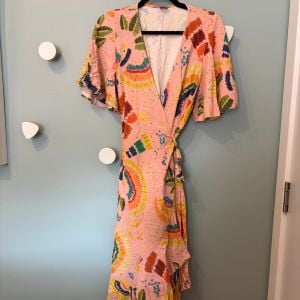 vestido farm passaros coloridos m 148288250?action_source=74549&ref=home_home&rsp=1&rspix=1