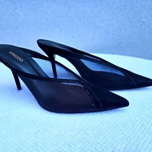 mule arezzo preta salto fino 147415827?action_source=72470&ref=home_home&rsp=1&rspix=1