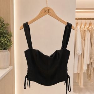 corselet cropped preto com amarracao lateral elegancia e estilo 147568617?action_source=74549&ref=home_home&rsp=1&rspix=1