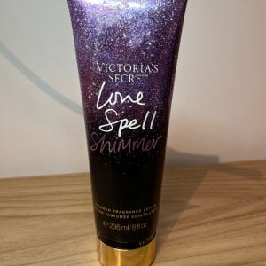 love spell shimmer creme corporal victoria s secret 114915234?action_source=76403&ref=home_home&rsp=1&rspix=1