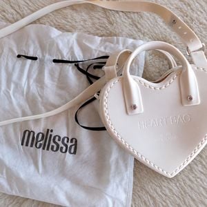 bolsa melissa heart bag branca 150727730?action_source=76405&ref=home_home&rsp=1&rspix=1