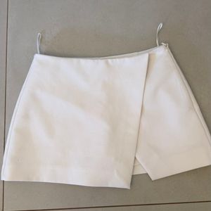 short saia zara branca pp 153413651?action_source=76396&ref=home_home&rsp=1&rspix=1