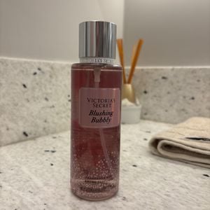 body splash victoria s secret blushing bubbly 149920538?action_source=76403&ref=home_home&rsp=1&rspix=1