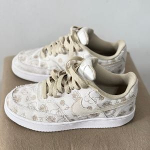 tenis nike court vision low valentines day floral bege 35 153479748?action_source=76398&ref=home_home&rsp=1&rspix=1
