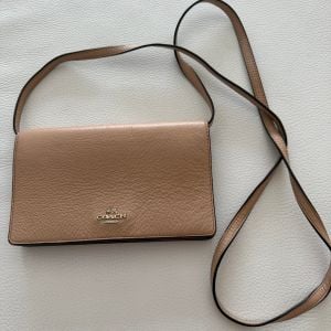 bolsa carteira transversal coach nude original 150344422?action_source=67222&ref=home_home&rsp=1&rspix=1