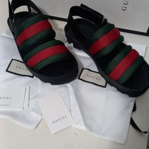 sandalia web gucci 104386444?action_source=67324&ref=home_home&rsp=1&rspix=1