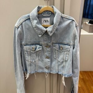 jaqueta jeans zara 146298213?action_source=72470&ref=home_home&rsp=1&rspix=1