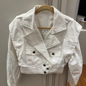 jaqueta jeans brooky bynv 148248344?action_source=31319&ref=home_home&rsp=1&rspix=1