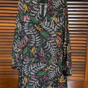 vestido curto floral de manga longa 134948055?action_source=64649&ref=home_home&rsp=1&rspix=1