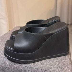 sandalia melissa plataforma preta 37 150523680?action_source=76405&ref=home_home&rsp=1&rspix=1
