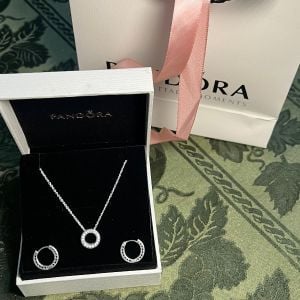 conjunto da pandora brincos e colar de prata com caixa e sacola presente 131270708?action_source=67326&ref=home_home&rsp=1&rspix=1