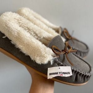 mocassim minnetonka cinza 140366739?action_source=70522&ref=home_home&rsp=1&rspix=1