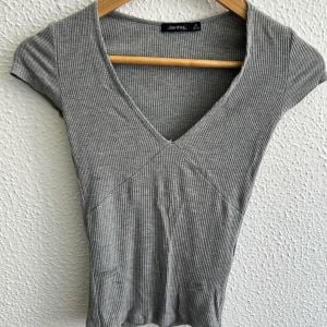 blusa bershka canelada cinza pp 138973358?action_source=69599&ref=home_home&rsp=1&rspix=1