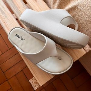 melissa free thong bege 146406150?action_source=73955&ref=home_home&rsp=1&rspix=1
