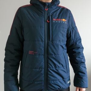 jaqueta puffer com capuz red bull racing original l nunca foi usada 142543413?action_source=71711&ref=home_home&rsp=1&rspix=1