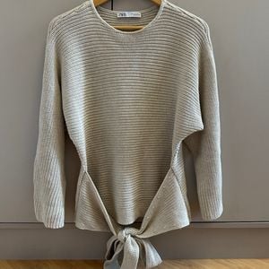 blusa de trico zara com laco bege m 153317427?action_source=77124&ref=home_home&rsp=1&rspix=1