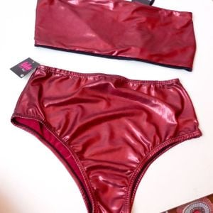 conjunto top e hotpant vinho carnaval 123244064?action_source=67456&ref=home_home&rsp=1&rspix=1