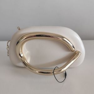 bolsa estruturada zara off white 148334888?action_source=75772&ref=home_home&rsp=1&rspix=1