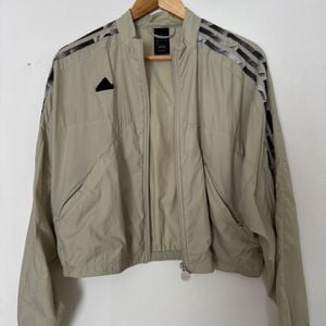 jaqueta adidas corta vento verde claro tamanho p 152078374?action_source=67222&ref=home_home&rsp=1&rspix=1