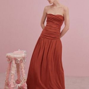 vestido tomara que caia 130620570?action_source=66827&ref=home_home&rsp=1&rspix=1