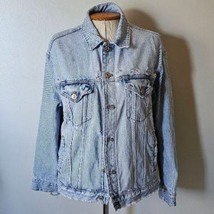 jaqueta jeans oversized destroyed zara 121934123?action_source=60227&ref=home_home&rsp=1&rspix=1