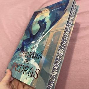 livro a guardia de pedras cristina bomfim 149233556?action_source=75770&ref=home_home&rsp=1&rspix=1