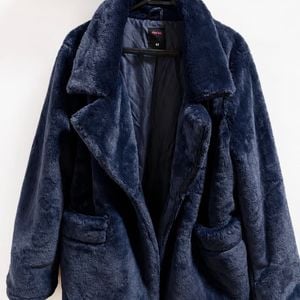 casaco de pelo inverno azul 42 147872858?action_source=74123&ref=home_home&rsp=1&rspix=1