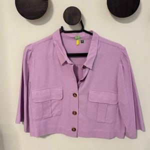 camisa cropped farm lilas com bolsos 147128101?action_source=72470&ref=home_home&rsp=1&rspix=1
