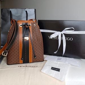 bolsa nova victor hugo marrom original 145723195?action_source=72470&ref=home_home&rsp=1&rspix=1