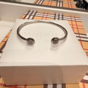 bracelete pandora signature prata 925 144439020?action_source=67222&ref=home_home&rsp=1&rspix=1