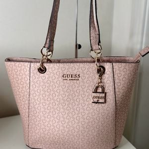 bolsa de ombro guess rose 142889885?action_source=76594&ref=home_home&rsp=1&rspix=1