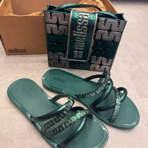 sandalia melissa bolsa verde 33 34 149651839?action_source=76405&ref=home_home&rsp=1&rspix=1