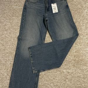calca jeans zara mid rise 40 150118195?action_source=72470&ref=home_home&rsp=1&rspix=1