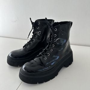bota coturno citrino preta peluciada 148350718?action_source=75013&ref=home_home&rsp=1&rspix=1